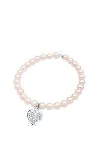 Perlenarmband mit kleinen runden, blassrosa Perlen und einem silbernen Herzanhänger, der mit klaren Steinen verziert ist. Einfaches elastisches Design für leichtes Tragen.