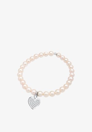 Perlenarmband mit kleinen runden, blassrosa Perlen und einem silbernen Herzanhänger, der mit klaren Steinen verziert ist. Einfaches elastisches Design für leichtes Tragen.