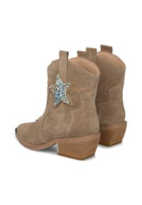 Stivali da cowboy in camoscio color cuoio con una stella decorativa impreziosita da strass, tacco medio a blocco e design del gambale curvo.