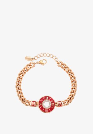 Gouden kettingarmband met een ronde rode emaille centraalstuk, versierd met een kristallen ring en Romeinse cijferaccenten.