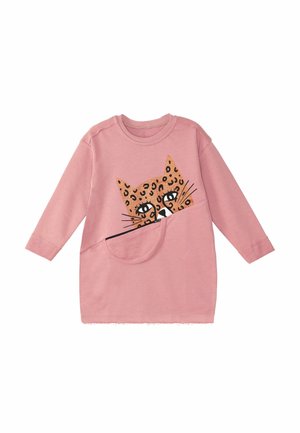 Chemise enfant rose à manches longues avec un visage de léopard qui sort d'une poche zippée en diagonale à l'avant.