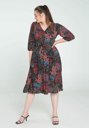 f4773d0e5a824eecad2bb99292dab732.jpg?imwidth=300