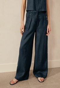 Next - 100% LINEN BUTTON WIDE LEG TROUSERS  - REGULAR FIT - Püksid - navy blue Väikepilt 1