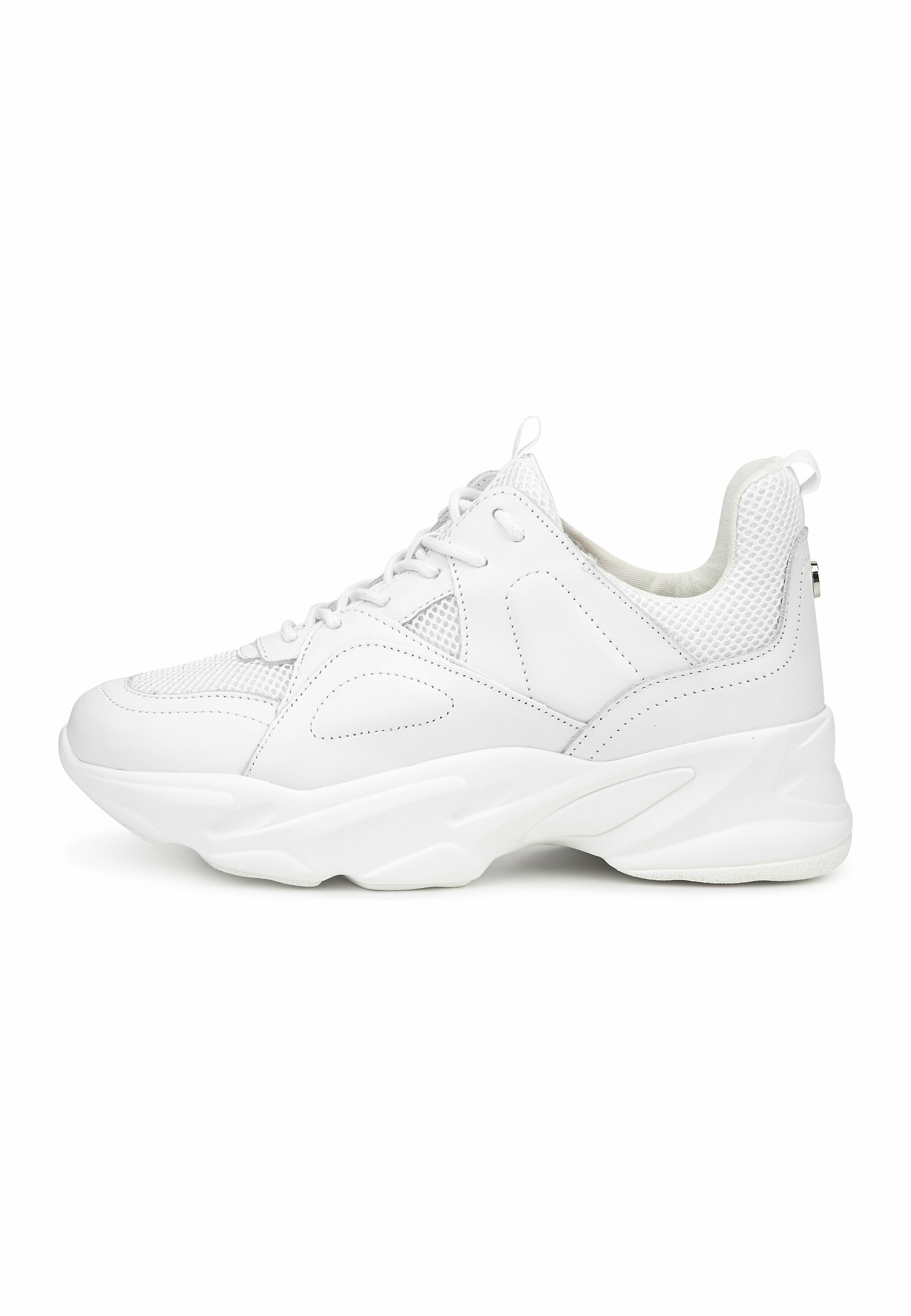 steve madden movement white