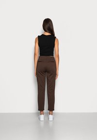 YAS YASAZORI CROPPED PANT - Calças - pinecone/black