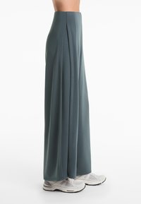 OYSHO SOFT-TOUCH WIDE LEG SIDE-PLEATED - Hlače - grey
