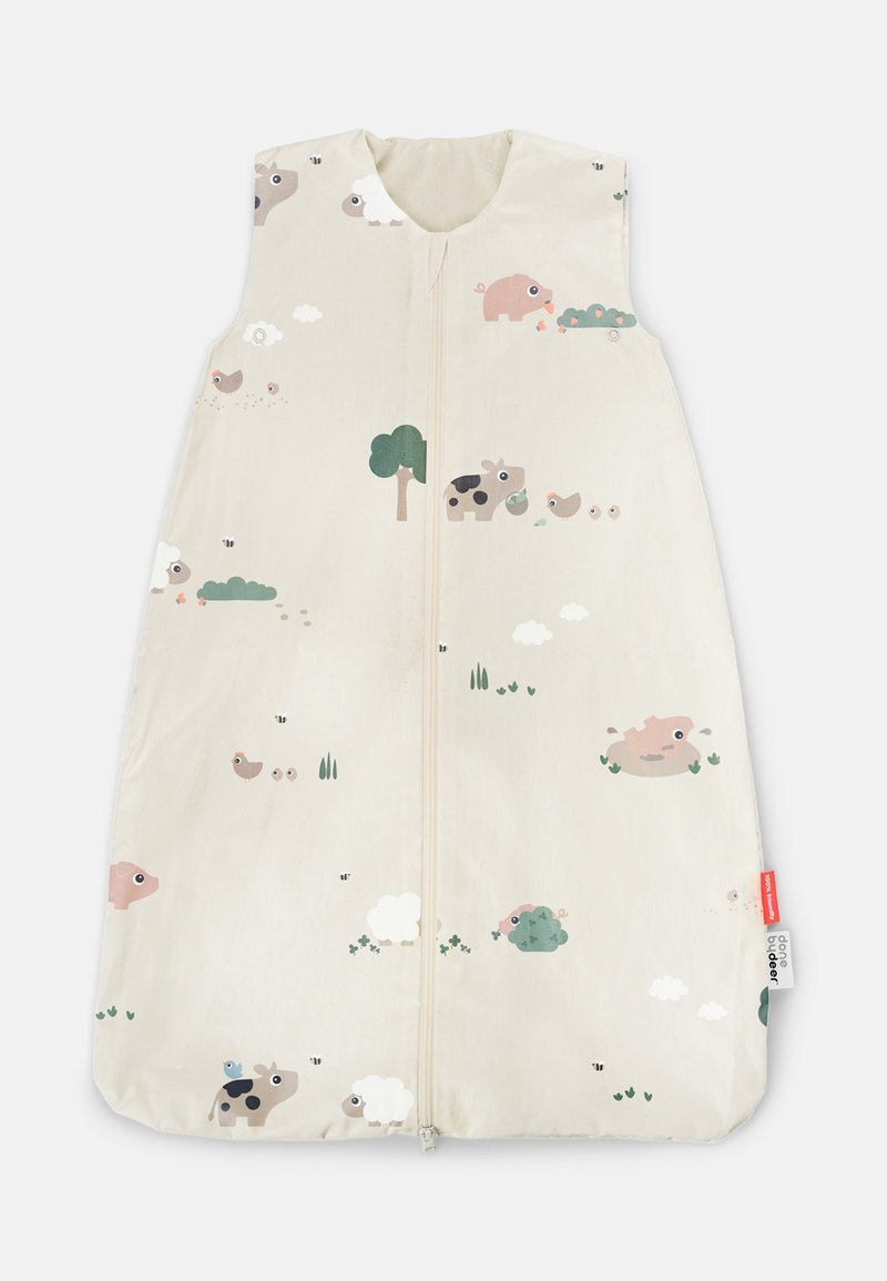 Babysovsäck med dragkedja, tillverkad av mjukt beige tyg och med tryck av gårdsdjur inklusive kor, får, grisar, fåglar och träd.