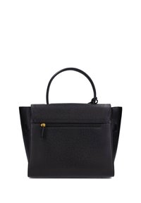 Schwarze Lederhandtasche mit glatter Textur, rechteckiger Form, Obergriff und einer vorderen Reißverschlusstasche. Minimalistisches Design mit goldfarbenen Beschlägen.