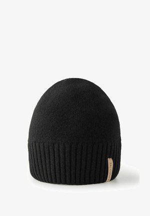 Bonnet en tricot noir avec un revers côtelé. Présente une texture lisse et une étiquette en cuir avec le texte "FALCONER" sur le côté.