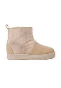 Botas de tobillo beiges con un upper de tela acanalada y acentos de ante suave. Punta redonda y suela de goma con agarre texturizado.