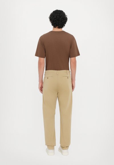 CLOSED BERGEN TAPERED - Chinos - beige