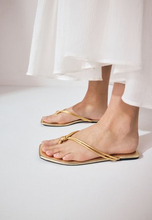 STANDARD WIDE FIT-FOREVER COMFORT KNOTTED TOE  - Sandále T-bar - light yellow