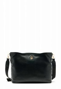 Borsa a tracolla in pelle nera con texture liscia, accessori dorati e tracolla regolabile. Presenta una targhetta con logo frontale e chiusura con zip.