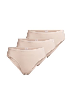 Drei beigen Damen-Baumwollslips übereinander diagonal angeordnet, mit einfachem Design, elastischen Bund und kleinen Markentags.
