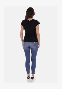 Non selezionato, nero