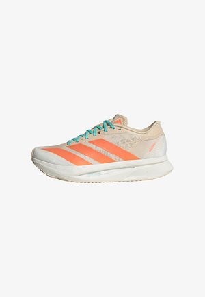 Beige ja oranzh Adidas jooksujalats teal-köitega, kerge pehme võrkkattega ja vahelduva valge tallaga valgel taustal.