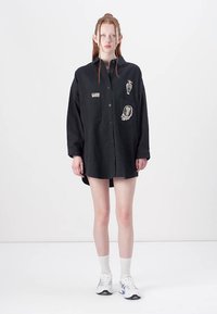 Volcom FA VADERETRO - Rochie tip cămașă - black