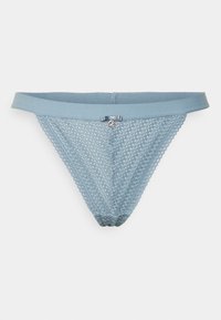 Blauwe kantstring met een zachte tailleband, met een kleine strikaccent en een gestructureerd patroon. Fijne rand langs de zijkanten.