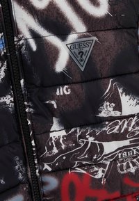 Guess ALLOVER - Giacca invernale - mehrfarbig schwarz