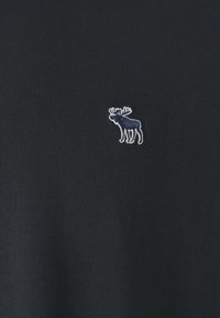 Thumbnail Image 7