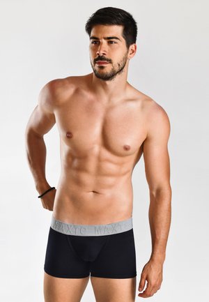 Zwarte boxershorts met een grijze elastische tailleband met reliëfletters. Glad stof, aansluitend ontwerp en een middelhoge snit.