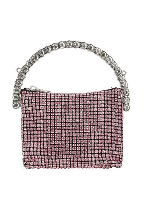 Kis kézitáska rózsaszín strasszkövekkel kirakva és ívelt fogantyúval, amely nagy, áttetsző drágakövekből készült.