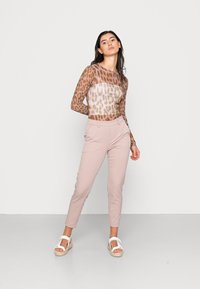 Object OBJLISA SLIM PANT - Calças - sphinx