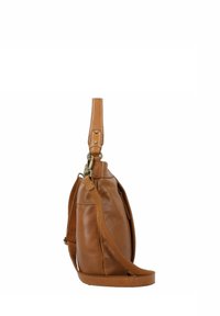 Leren handtas in tan met een gladde textuur, een afneembare schouderriem en een enkele ritssluiting. Bevat goudkleurige accenten.