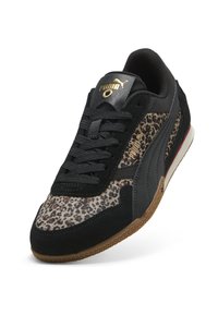Črne teniske z leopardjim vzorcem, črnimi vezalkami in gumijastim podplatom. Opremljene z zlatim logotipom in akcenti, izdelane iz usnja in sintetičnih materialov.