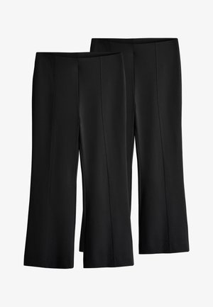 Zwarte wijde broekspijpen gemaakt van gladde stof, voorzien van plooi aan de voorkant en een elastische tailleband voor comfort.