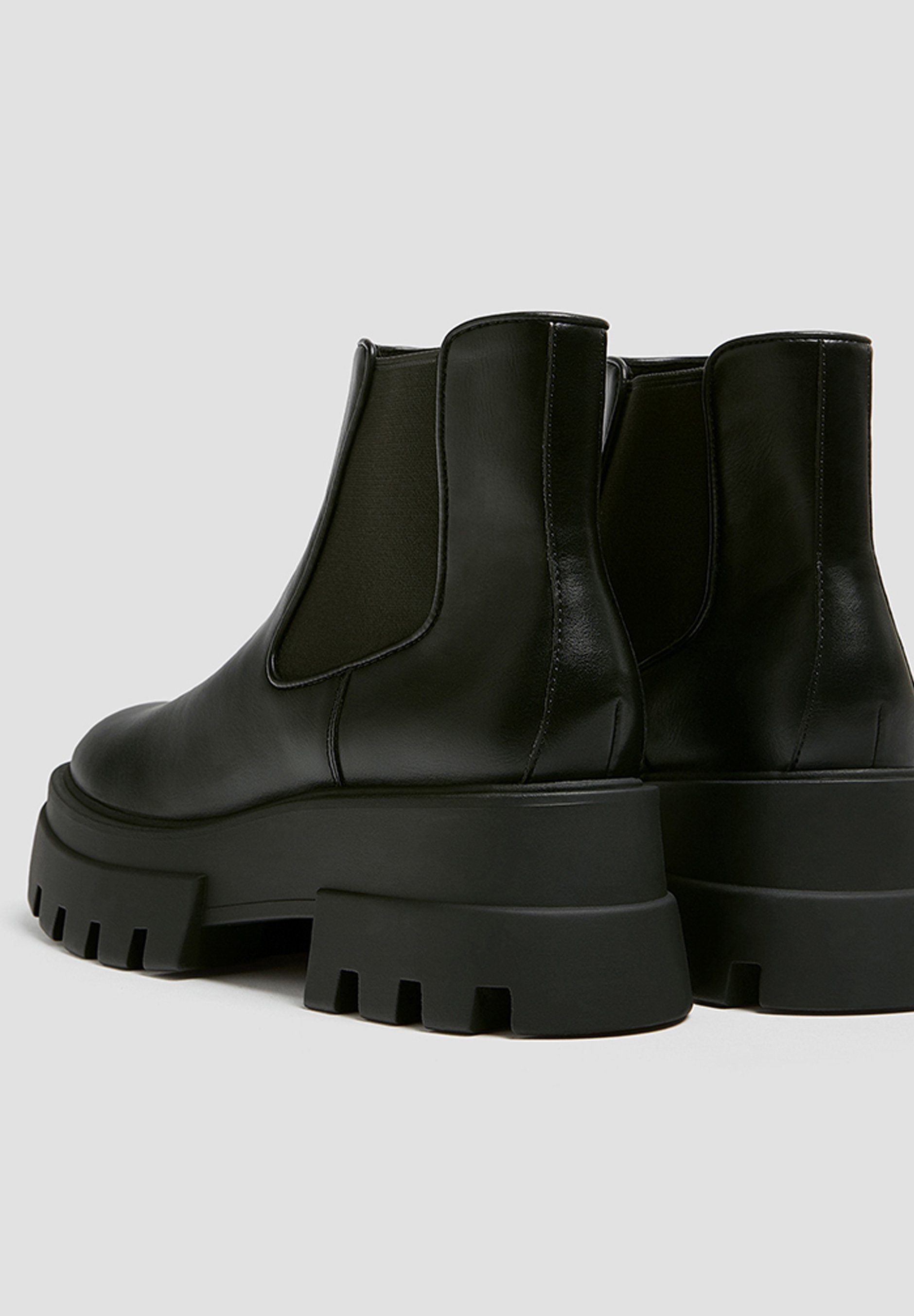 Enkellaarsjes met plateauzool black Enkellaarsjes met plateauzool black