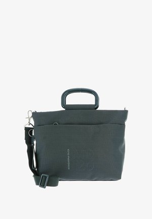 Sac gris texturé avec une forme structurée, courte poignée de transport, bandoulière ajustable et fermeture éclair. Comprend une poche arrière et le logo de la marque.