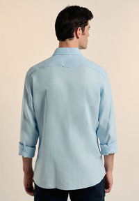 VALECUATRO Camisa - celeste