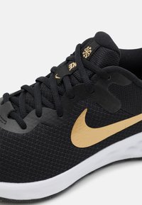 Nike Performance NIKE REVOLUTION 6 - Scarpe da corsa su strada - black/metallic gold/white