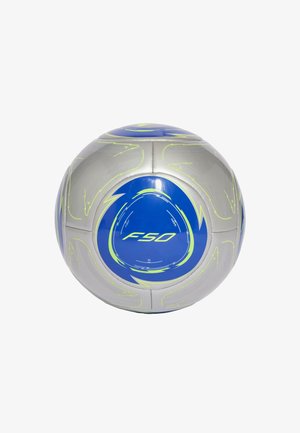 Fotbal F50 s modro-stříbrným designem. Obsahuje neonově zelené detaily a hladký povrch s kruhovými a protáhlými vzory.