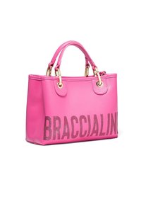 Borsa sintetica rosa con doppi manici, dettagli metallici e grande scritta "BRACCIALINI" in strass sulla parte anteriore.