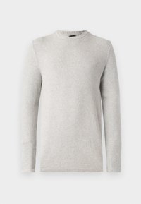 Jasnoszary sweter z okrągłym dekoltem, z fakturowanym wzorem dzianiny i długimi rękawami. Posiada prążkowany dekolt i mankiety. Prosty, casualowy design.