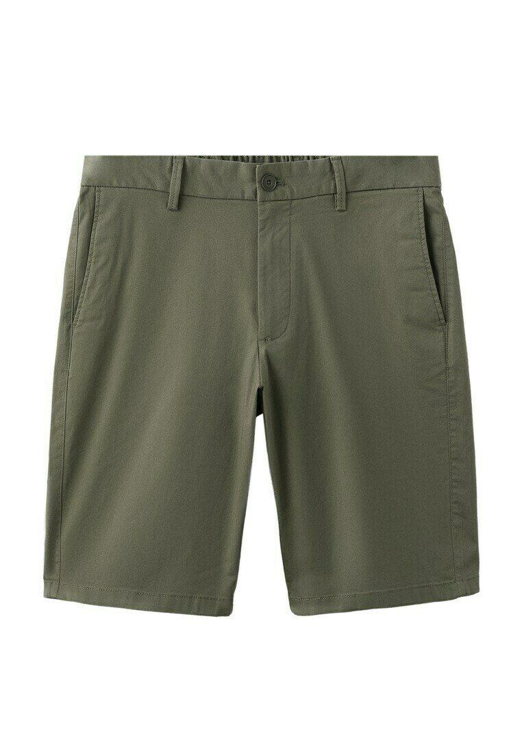 Shorts décontractés pour hommes de couleur vert olive avec fermeture à bouton, passants pour ceinture, poches avant, et un design épuré et simple.