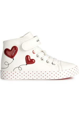 Hvide sneakers i høj top med røde hjerteballondesigns på siden og små røde hjerter på sålen, med hvide snørebånd og velcrolukning.