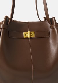 Gina Tricot LONG STRAP BAG - Pirkinių krepšys - dark brown