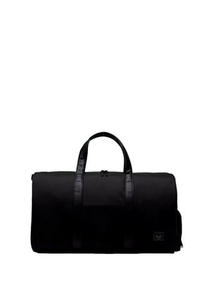 Sac de voyage noir en tissu résistant avec poignées en cuir, de forme cylindrique et avec un patch de marque. Comprend une poche latérale zippée.