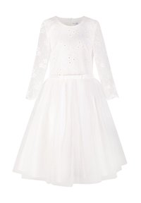 Bílé šaty s dlouhými krajkovými rukávy, přiléhavým korzetem se zdobnými korálky a plnou tylovou sukní, doplněné stuhou v pase.