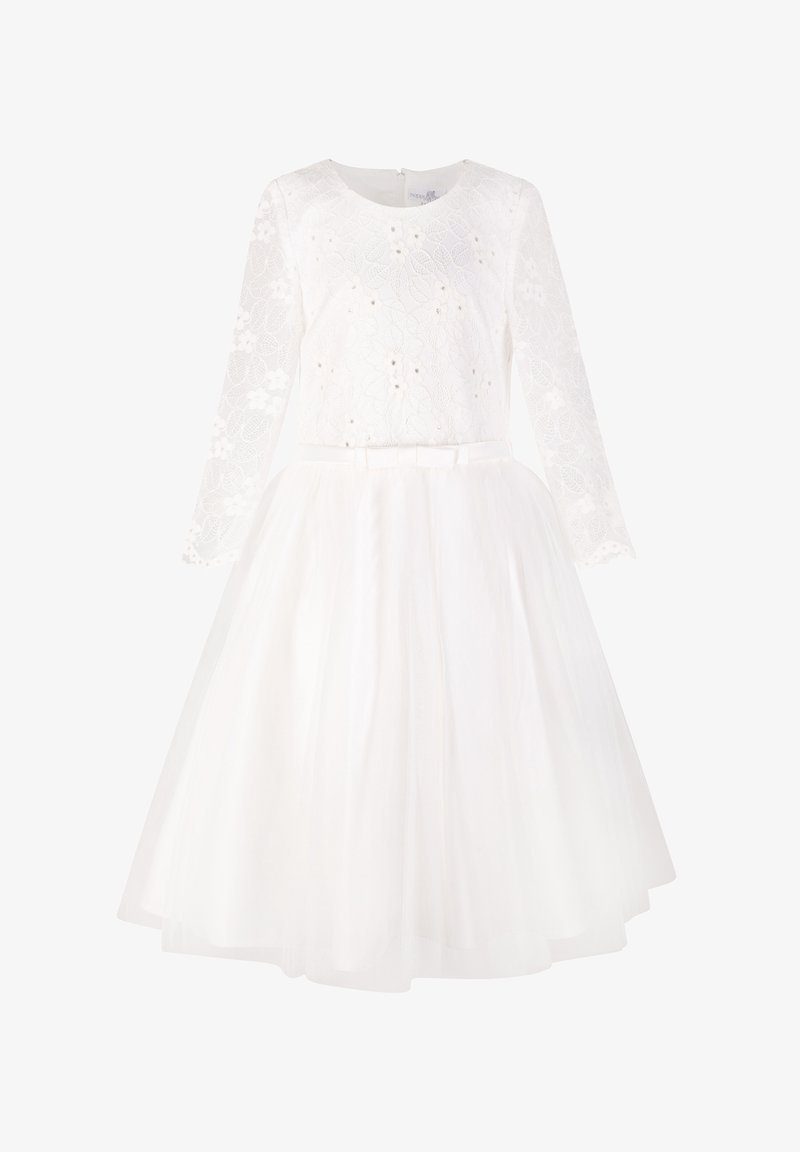 Robe blanche avec de longues manches en dentelle, un corsage ajusté agrémenté de perles et une jupe en tulle évasée, complétée par un ruban à la taille.