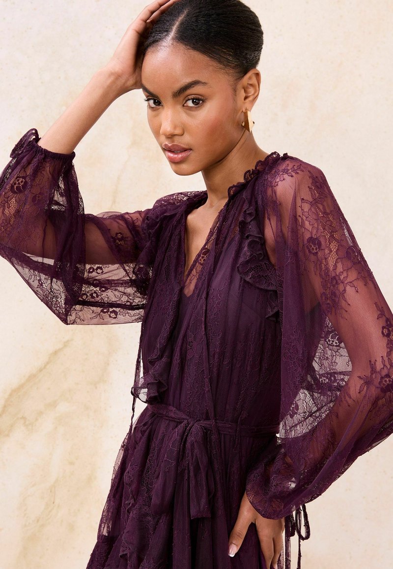 Lipsy REGULAR FIT - V-NECK RUFFLE MINI - Day dress - burgundy red/red - Zalando Lipsy REGULAR FIT - V-NECK RUFFLE MINI - Day dress - burgundy red/red - Zalando