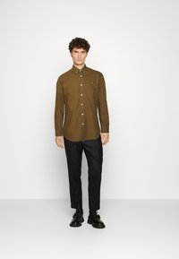 Farah BREWER SLIM FIT OXFORD SHIRT - Camisa - green khaki