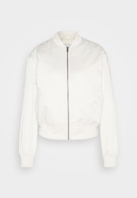 Bílá bomber bunda s předním zipem, žebrovanými manžetami a spodním lemem a hladkou, lehce lesklou látkou. Má boční kapsy a klasický střih.