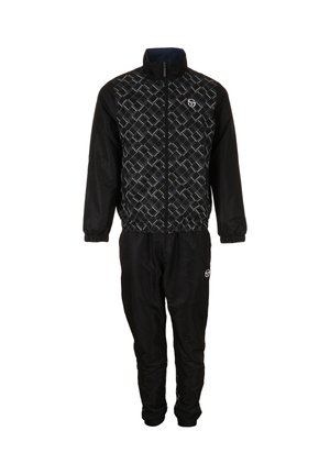Zwarte trainingsoutfit bestaande uit een zip-up jack met een diamantpatroon, elastische manchetten en bijpassende broek met een logo op het linkerbeen.