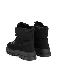 Mustad musta sametist ankle boots, millel on karvane vooder, nööpidega esiosa, tugev kummitald ja kontrastsed õmblused. Sobivad talviseks kandmiseks.