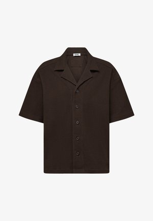Dunkelbraunes Kurzarmhemd zum Knöpfen mit Camp-Kragen und strukturiertem Stoff, durchgehende Knopfleiste mit fünf Knöpfen, gerader Saum.
