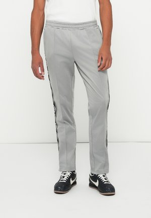 TAPED TRACK PANT - Pantalon de survêtement - ultimate gray